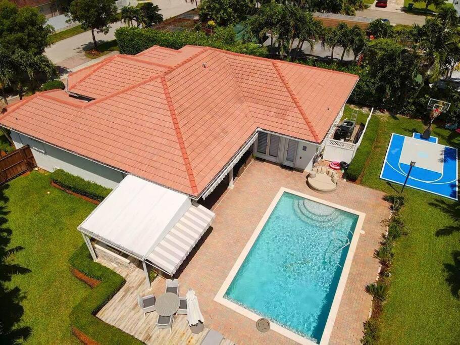 Beautiful house + heated pool/17 guest,básquetball Cutler Bay Kültér fotó