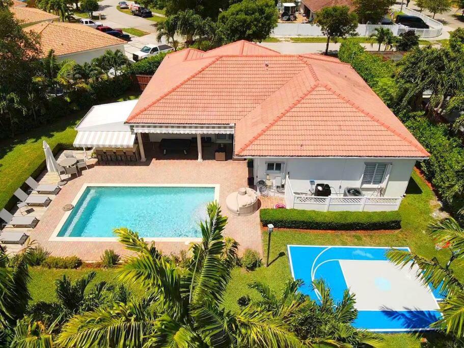 Beautiful house + heated pool/17 guest,básquetball Cutler Bay Kültér fotó